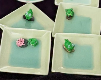 Cute square shaped trinket dish with an absolute adorable froggy embedded in resin