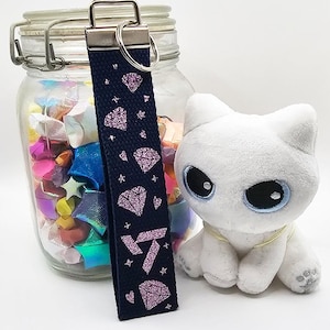 Correa de muñeca con llavero Kpop / Hecha a mano / Perfecta para llaves, bolso, mochila, botella de agua, bolsa de lightstick, etc.