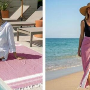 Puede incluir: Una mujer con una camisa blanca sentada junto a una piscina, con una toalla de playa a rayas rosas y blancas. Otra mujer lleva un top negro y un pareo rosa mientras camina por la playa, con un sombrero de paja.