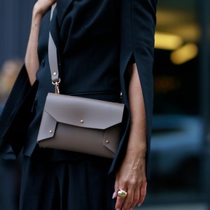 Gürteltasche aus Kunstleder Taupe