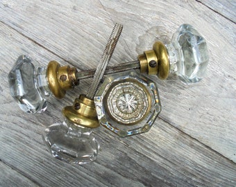 2 vintage glass door knob sets 8 sides 8 points glass on brass door knob setsstarburst centers 4 glass knobs on stems door restoration - Antique Glass Door Knobs 2 vintage glass door knob sets 8 sides 8 points glass on brass door knob setsstarburst centers 4 glass knobs on stems door restoration - Antique Glass Door Knobs