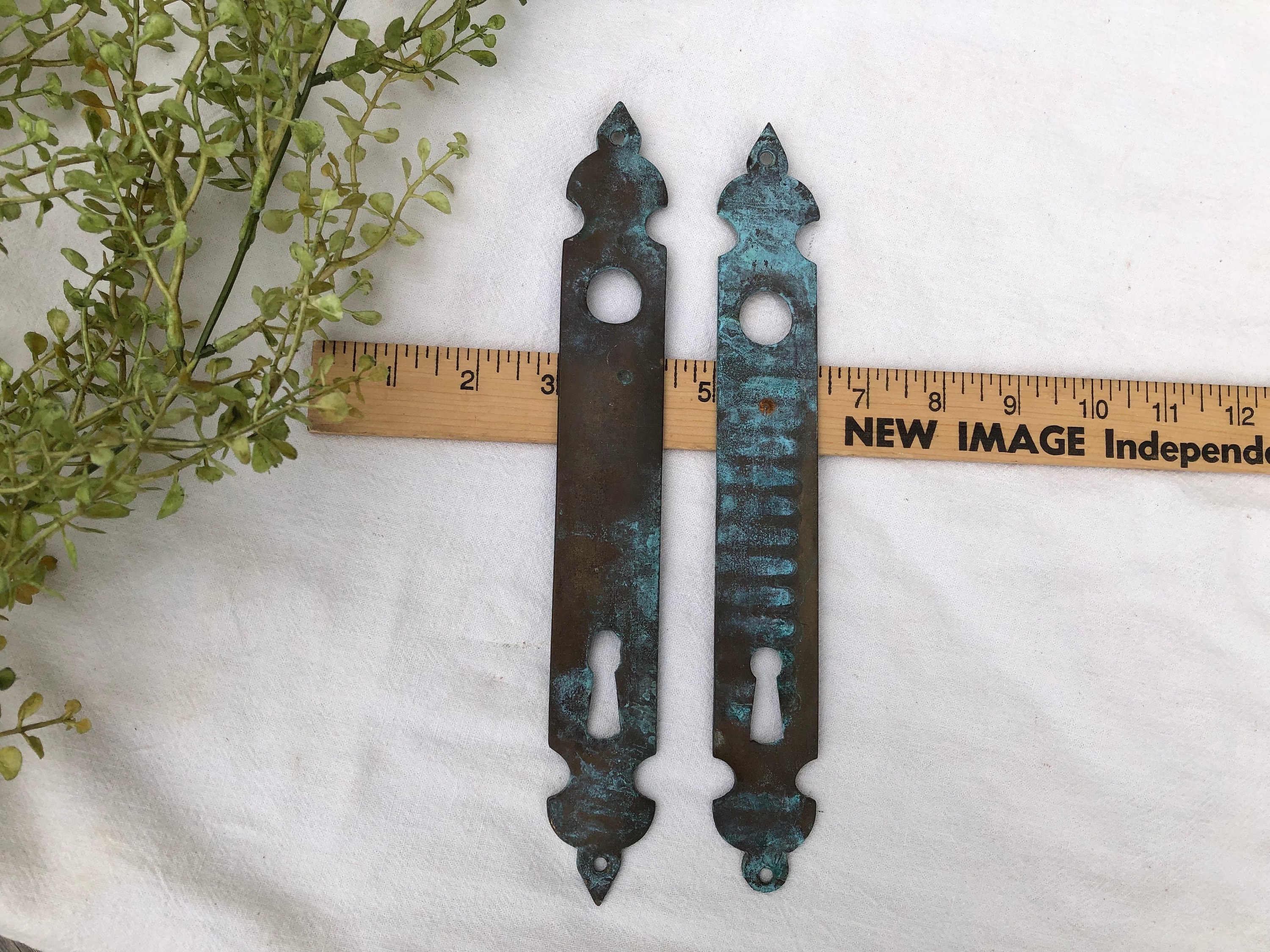 2 Vintage Türschilder aus massivem Metall Rosetten, 2 europäische mittelalterliche gotische Türschilder, 15 JLL Vintage Türschilder aus massivem Metall, Türrestaurierung