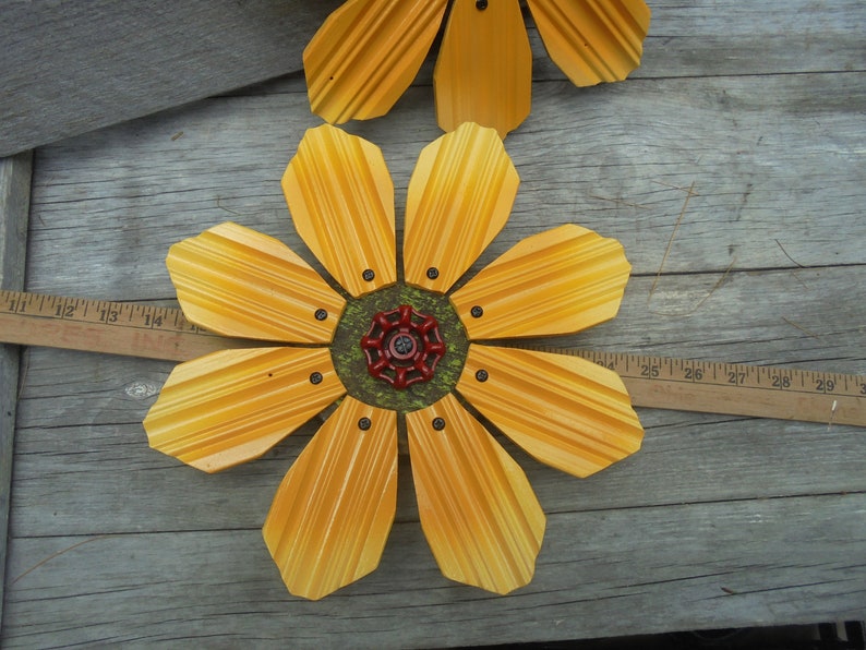 10 1/2 Folk Art Sunflower Created From Reclaimed Wood Etsy