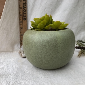 Floraline USA 404 Vase Planter, Mid Century Modern Avocado Matte Geen Orb Vase Planter with Brown Speckles in glaze, Round Vase Planter Bowl