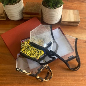 フェイスマスク4枚セット。ホリデーギフトに最適。大切な人へのクリスマス用ユニセックススマイルマスク。