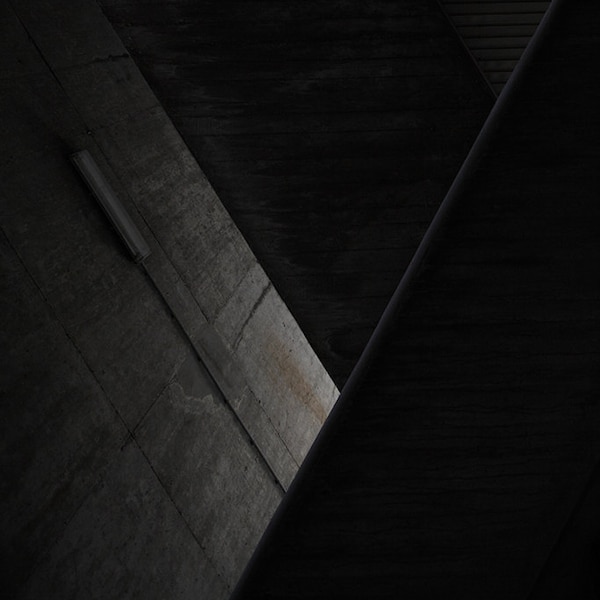 Photographie abstraite de l'escalier d'un immeuble, à Paris