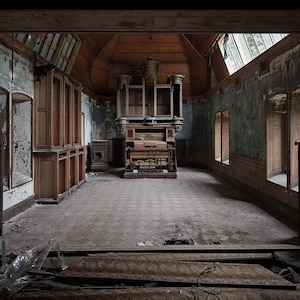 Photography of an abandoned organ room in a castle in France