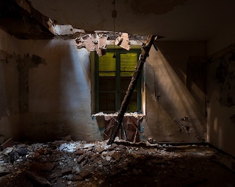 Photography of an abandoned room in France.