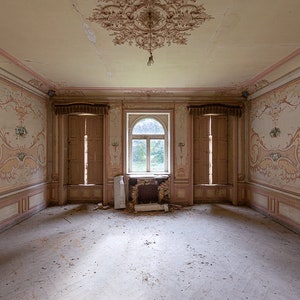 Photography of a salon in an abandoned castle in France