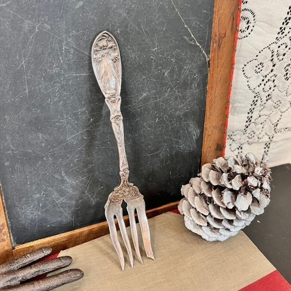 Eat in style - Meat Fork Narcissus Pattern Oxford Silver Plate Co. Antique Serving Elegant Serving Fork - Pat. Fork Jan 14, 1908 *