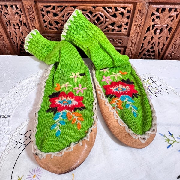 Embroidered Knit Slippers -  Leather & Woven Shoes - Floral Design - Made in Japan - Wool Green w/ Colorful Flowers - 10" Toe /Heel Vintage