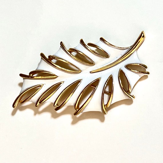 Brooch Gold Tone 5 Pieces - Coro Ribbed Leaf w/ P… - image 2