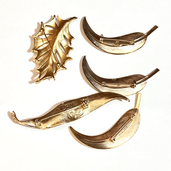 Brooch Gold Tone 5 Pieces - Coro Ribbed Leaf w/ P… - image 4