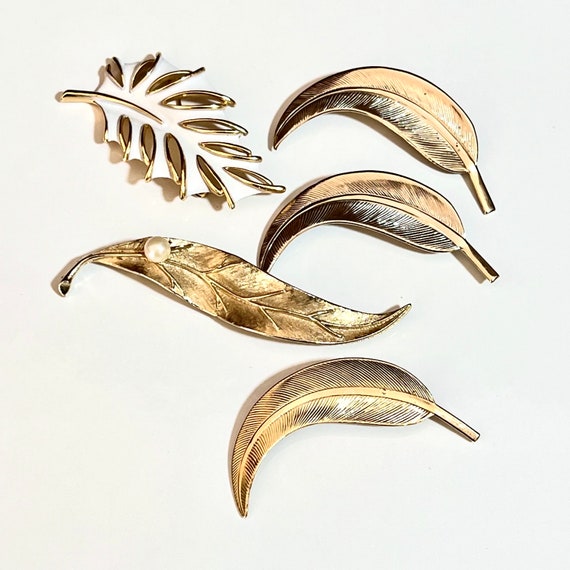 Brooch Gold Tone 5 Pieces - Coro Ribbed Leaf w/ P… - image 1