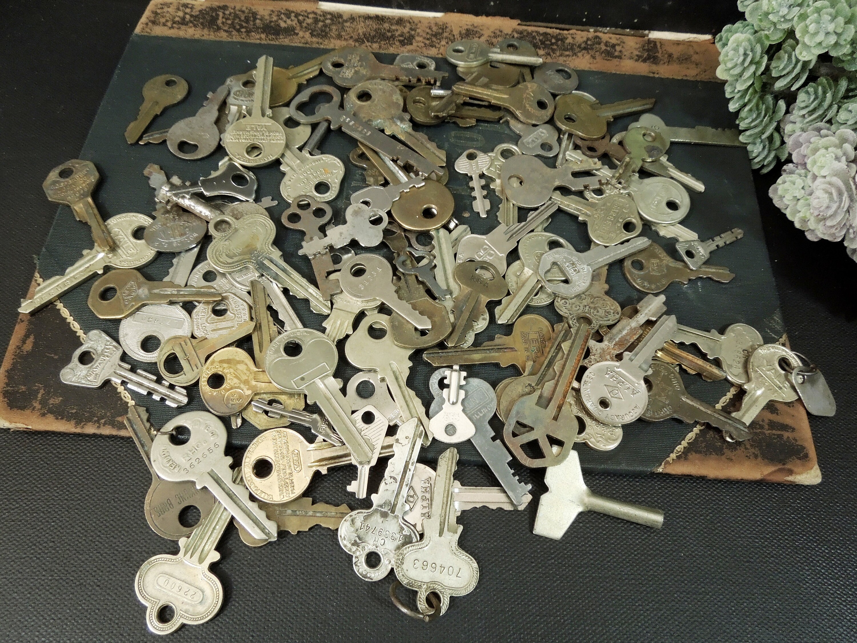 35 Metal Key Lot Vintage Repurpose Assemblage Jewelry Etsy