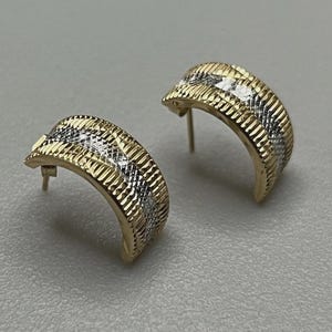 Beautiful Fine .585 14K Solid Yellow & White Gold Estate Half Hoop Textured Stud Earrings 1.4g