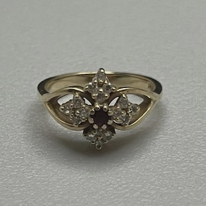 Beautiful Vintage .585 14K Solid Yellow Gold Diamond & Ruby Estate Ring Size 6.25 4g