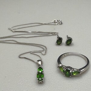 Russisches Diopsid-Ring-Ohrring- und Halsketten-Set aus massivem Sterlingsilber
