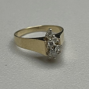 Beautiful Vintage .585 14K Solid Yellow Gold & Diamond Estate Retro Ring Size 6.25