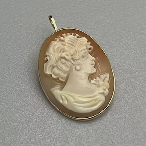 Beautiful .585 14K Solid Yellow Gold Italian Carved Cameo Pendant Brooch 4.2g