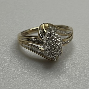 Beautiful Vintage Fine .417 10K Solid Yellow Gold & Diamond Estate Ring Size 7 2.9g