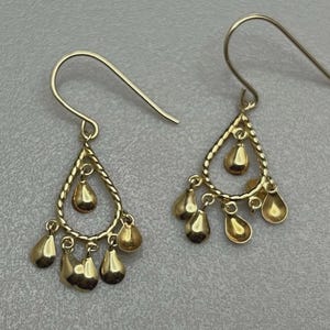 Beautiful Fine .585 14K Solid Yellow Gold Dainty Estate Dangle Earrings 1.2g
