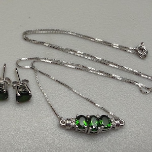 Russisches Diopsid- und Diamant-Halsketten- und Ohrring-Set aus massivem Sterlingsilber