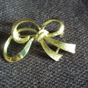 Vintage Gold Tone Bow Pin