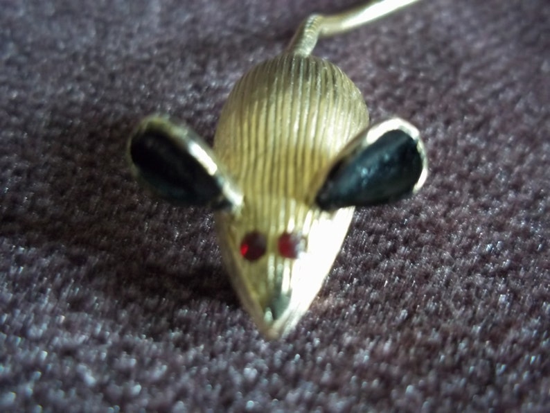 Vintage Gold Tone Mouse Pin or Brooch