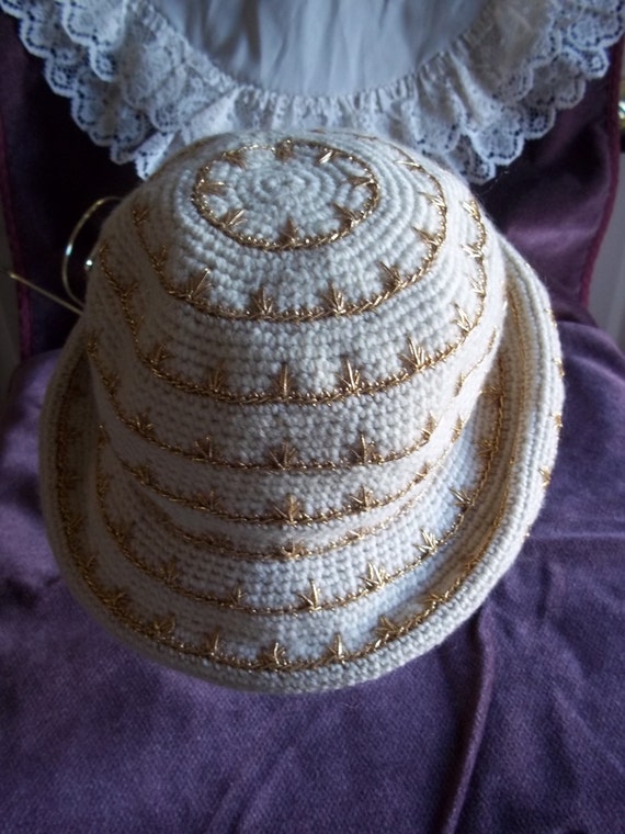 1940's Hand Crocheted Ivory and Gold Wool Ladies'… - image 4