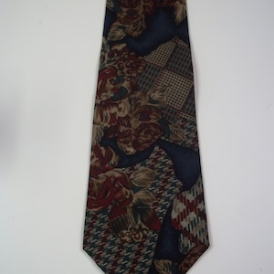 Van Heusen 417 Art Deco Silk Necktie