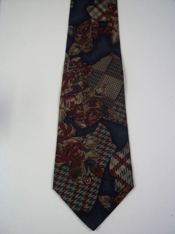Van Heusen 417 Art Deco Silk Necktie - image 1
