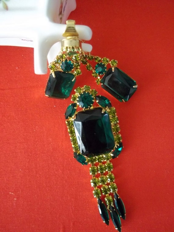 Emerald Green Crystal Brooch and Earrings Set