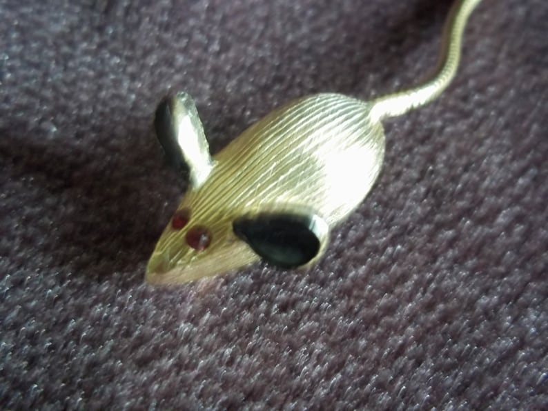 Vintage Gold Tone Mouse Pin or Brooch