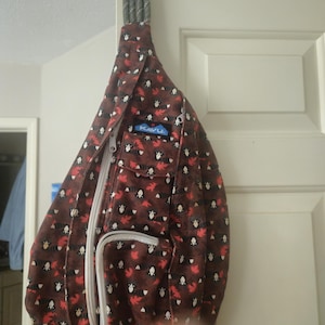 KAVU Bag, Raccoon Leaves Print Cross Body Rope Sling  display picture 2