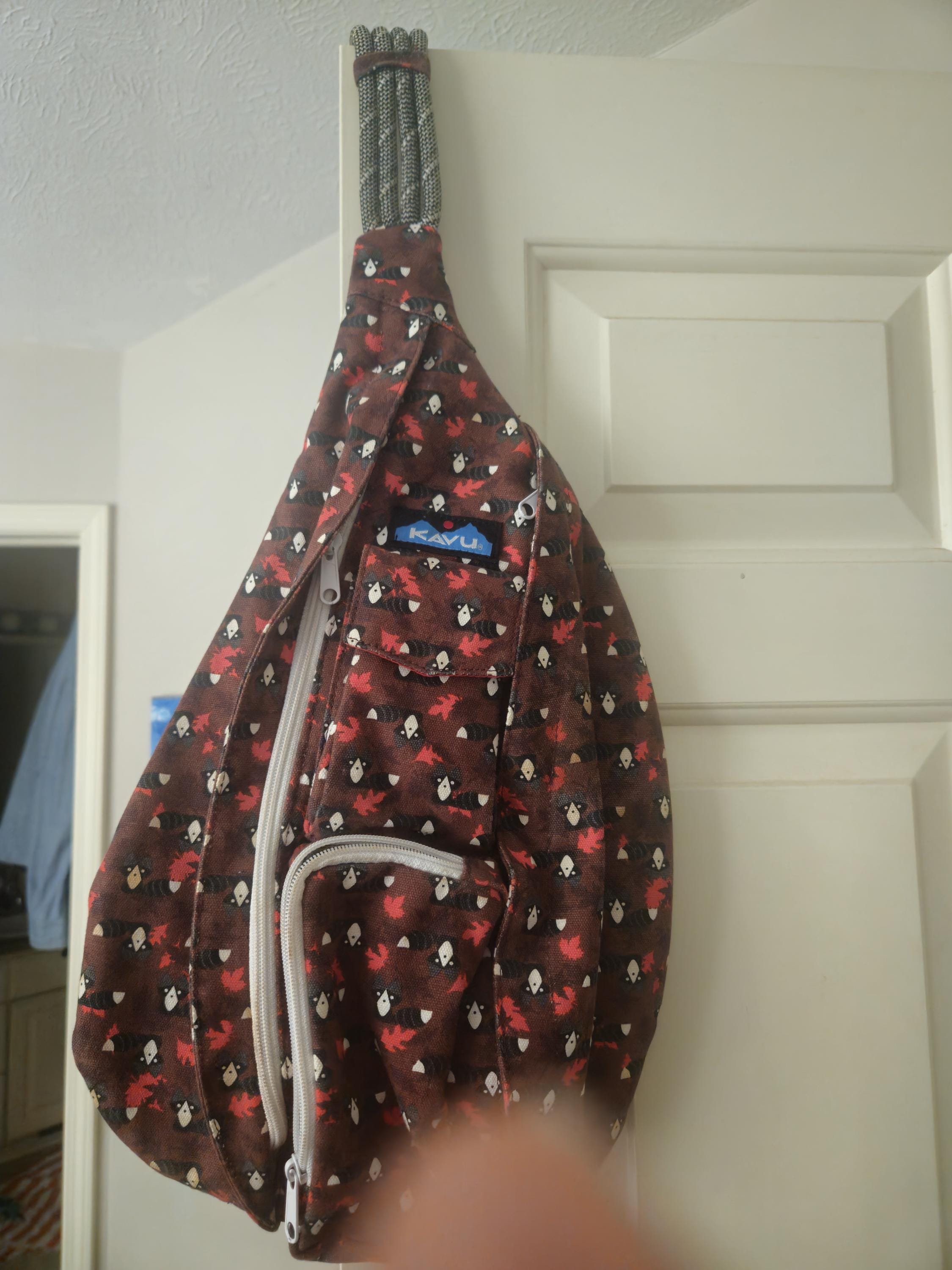 Kavu Burgundy and White Patterned Rope Sling Pack Rope Bag – KAVU.com main image 2