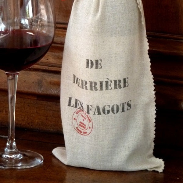 2 Paquets cadeau pour une bouteille. "De derrière les fagots", en lin naturel, ficelle lin rouge.