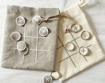 Morpion. Tic-Tac-Toe. Jeu de poche en tissu brodé.