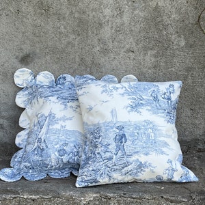 Housse de coussin en toile de Jouy, bords droits.