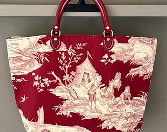 Bolso tote pequeño Toile de Jouy en algodón color burdeos, asas cortas.