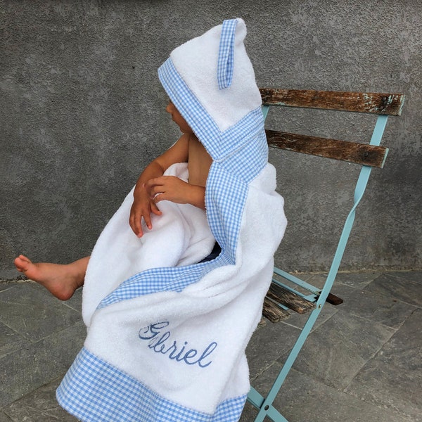 Bathrobe or bath towel customizable with a name embroidered