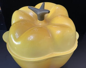 Le Creuset Yellow Ombre Bell Pepper Dutch Oven Cocotte 2.25 Qt 2L Cast Iron, Le Creuset's most sought-after for your Kitchen.