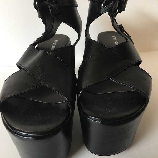 stretchy platform sandals