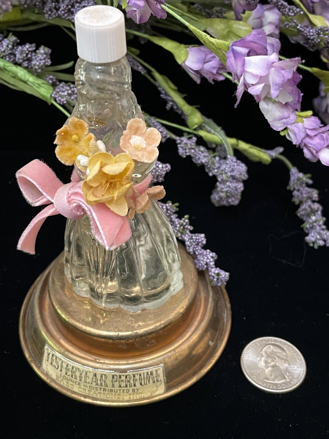 ヴィンテージ香水　Yesteryear perfume Vintage 1930s Yesteryear Perfume Bottle, Figural Lady, Brass Stand