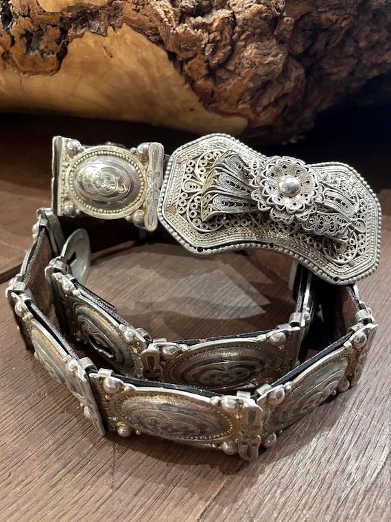Silver Ornate Belt with Intricate Patterns - Vintage and Y2K vibes Y2K Rhinestone White Leather Belt Size Large Bling 90 main image 3