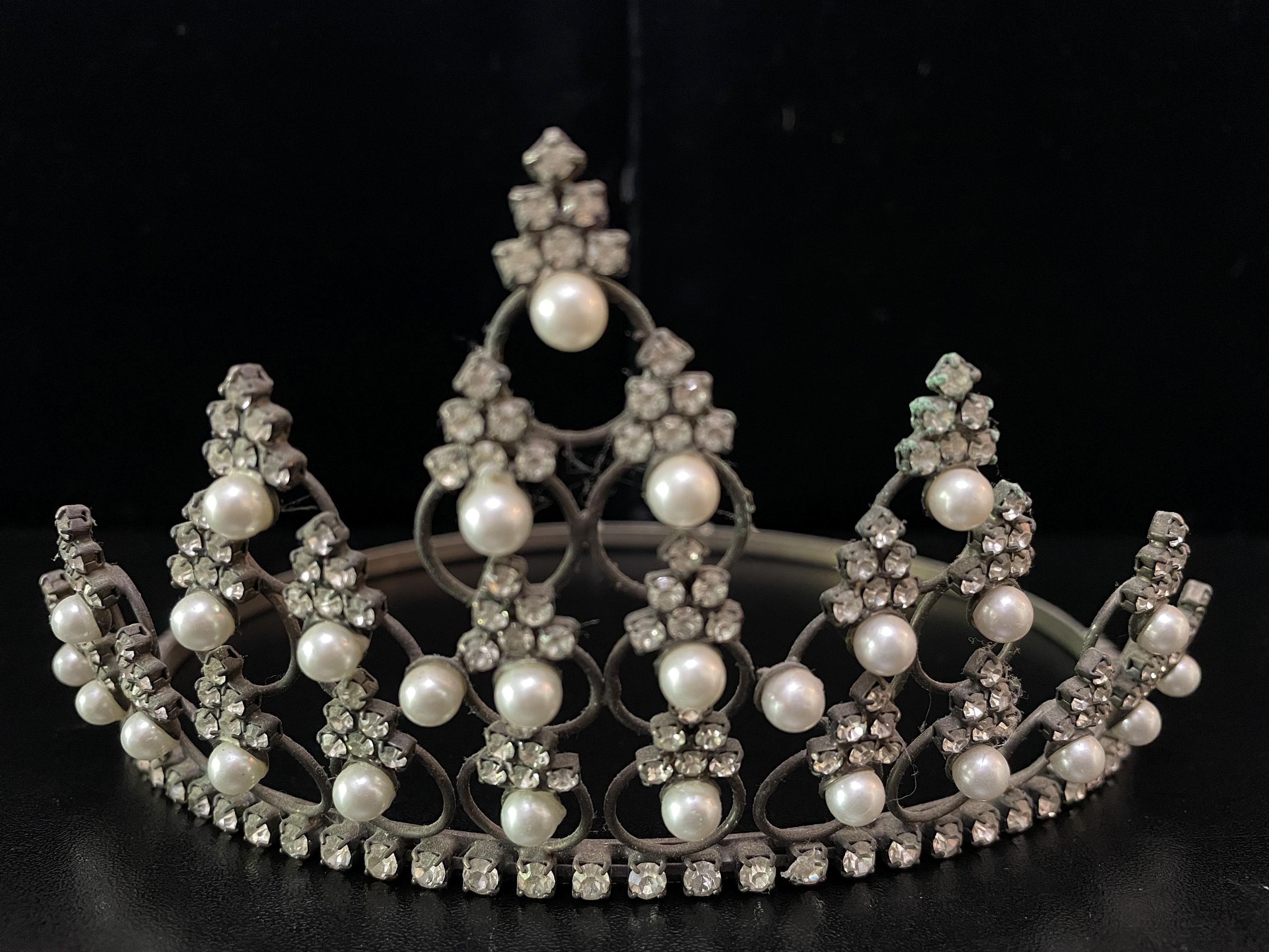 Authentic Vintage 1955  Pearl and Crystal Tiara Pearl and Crystal Silver Tiara With Pearl Drop Earrings  main image 4