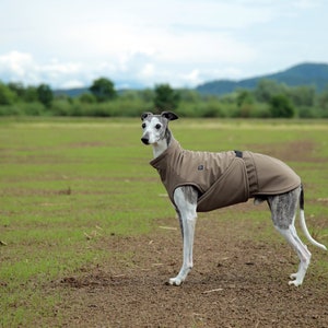 Maßgeschneiderte Hundemäntel für alle Rassen Wasser und Winddichter Wintermantel für Hunde mit Außen Softshell und Innen Fleece Bild 3