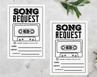 Könnte beinhalten: Zwei schwarz-weiße druckbare Song-Anforderungs-Karten mit einer Kassetten-Grafik und dem Text "Song Request". Jede Karte hat ein Kontrollkästchen mit dem Text "Ich verspreche zu tanzen, wenn du das spielst..." gefolgt von Zeilen für den Song, den Künstler und den Anforderer.