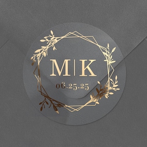 Adesivi nuziali minimalisti con stampa in lamina d'oro, monogrammi e cornice floreale, sigilli trasparenti per buste salva data, adesivi per bomboniere