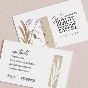 Könnte beinhalten: Eine Visitenkarte im minimalistischen Design mit einer Linienzeichnung eines Frauenkopfes mit einem Blattmotiv. Der Text auf der Karte lautet "Jo Summers Beauty Expert New York" und enthält Kontaktinformationen.